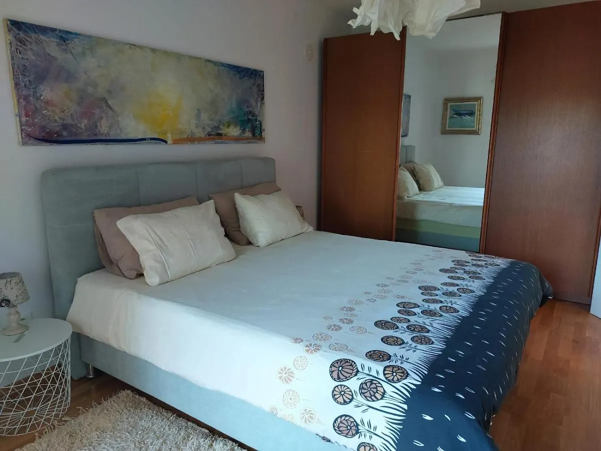 Apartment Irena-Pula Marina 0*, Pula